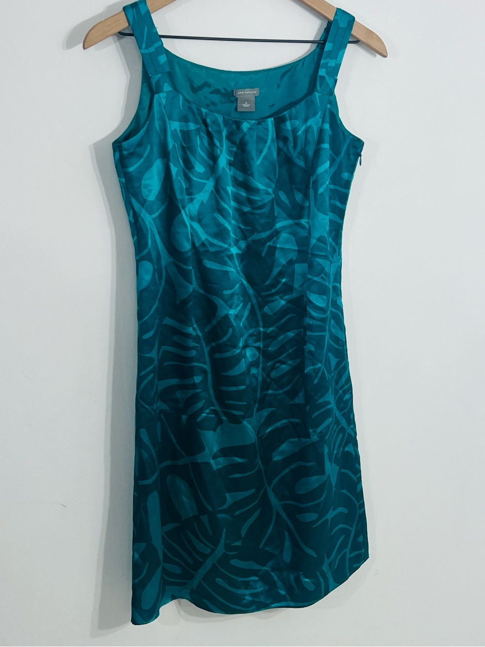 Ann Taylor 100% Silk Tropical Leaf Perfect For Summer Mini Dress Sleeveless